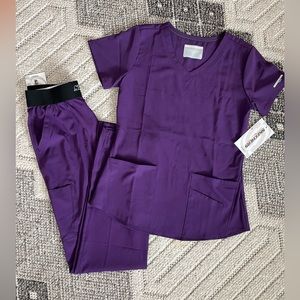 NWT Size Small Sketchers Scrub Set